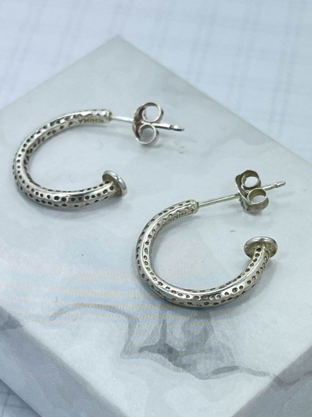Silpada Sterling Silver 925 J Hoop Earrings Vintage Retired Textured 3/4" - Picture 1 of 4